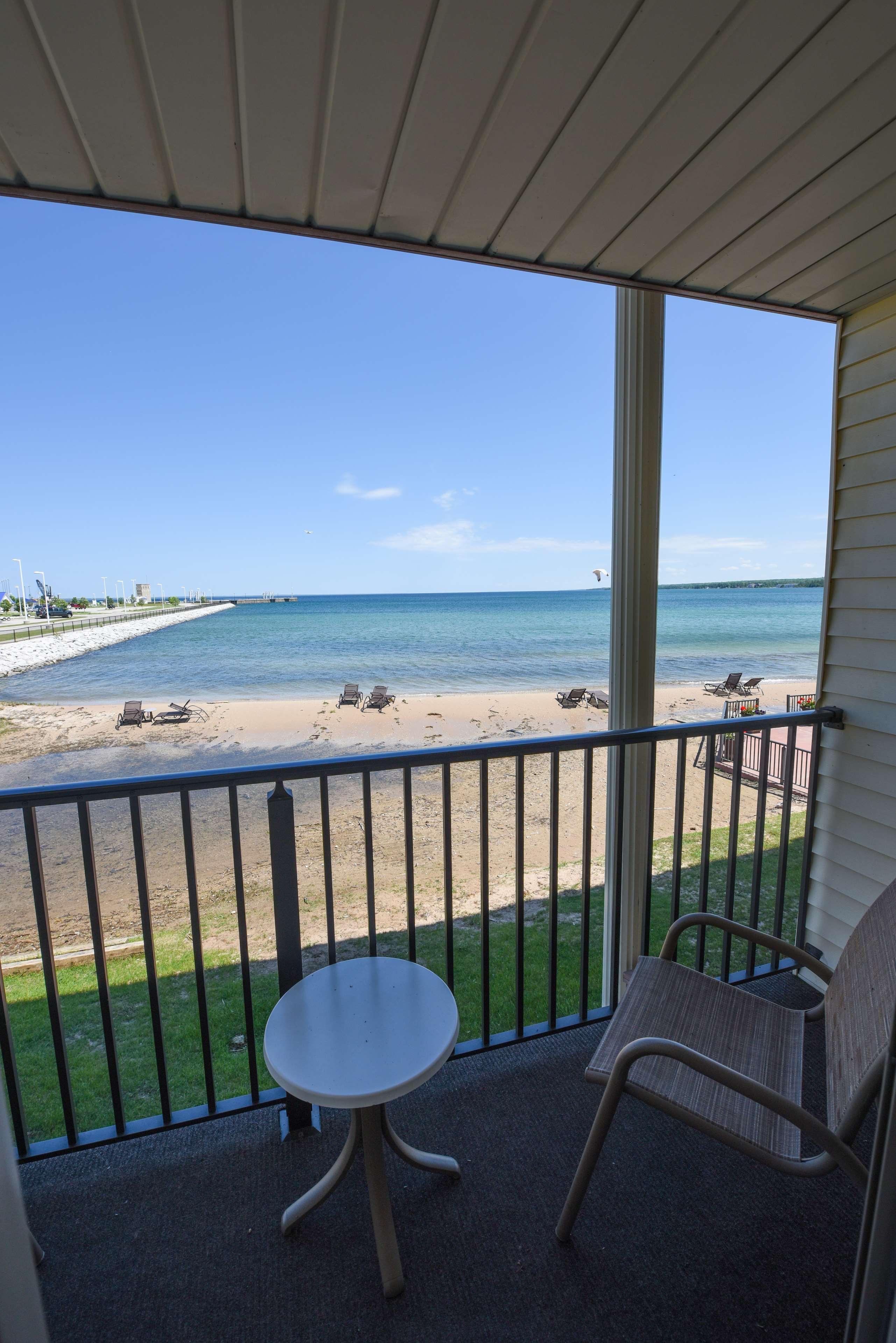 Best Western Plus Dockside Waterfront Inn Mackinaw City Esterno foto