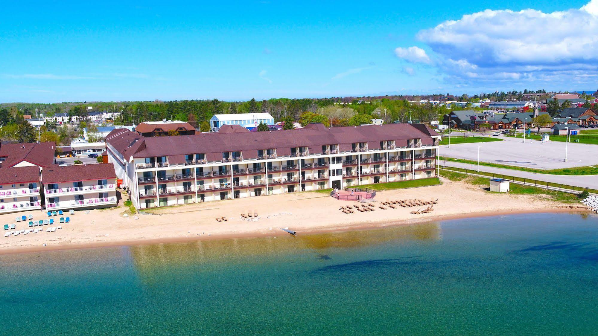 Best Western Plus Dockside Waterfront Inn Mackinaw City Esterno foto