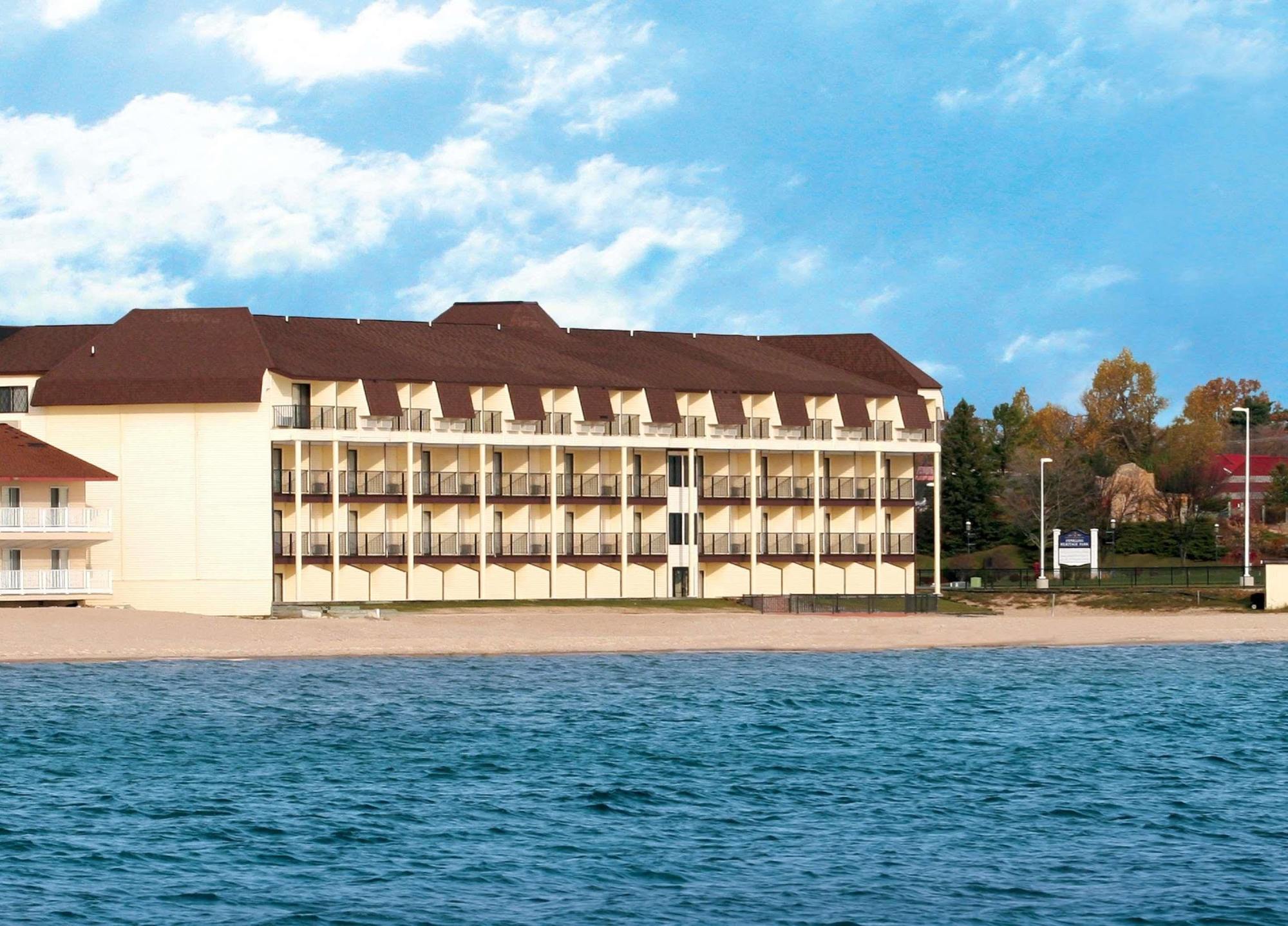 Best Western Plus Dockside Waterfront Inn Mackinaw City Esterno foto