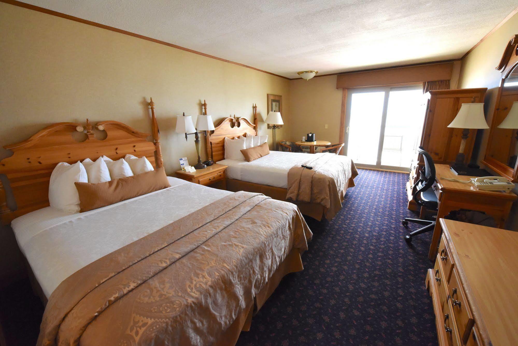 Best Western Plus Dockside Waterfront Inn Mackinaw City Esterno foto